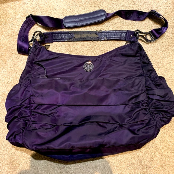 lululemon athletica Handbags - Lululemon large tote/ hobo/ gym bag arabesque?